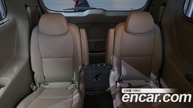 Kia Carnival 9-Seater Prstige 2020 — фото 17