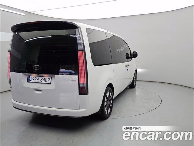 Hyundai Staria Lounge 9-Seater Prestige 2023 — фото 2