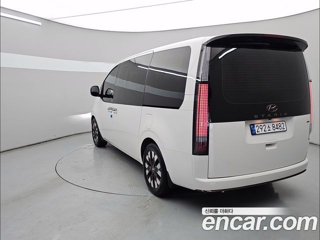 Hyundai Staria Lounge 9-Seater Prestige 2023 — фото 4