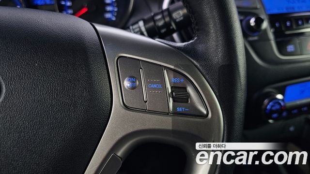 Hyundai Tucson ix Diesel 2WD LX20 Luxury 2012 — фото 15