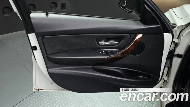 BMW 3 Series (F30) 320i 2015 — фото 30