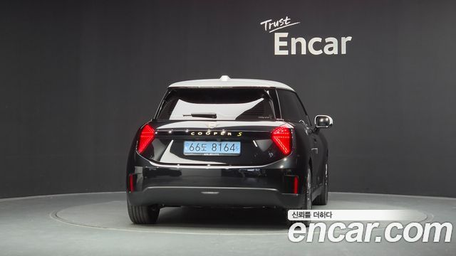 MINI Cooper Electric (IV) SE Classic 2024 — фото 4