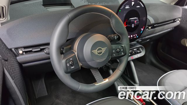 MINI Cooper Electric (IV) SE Classic 2024 — фото 12