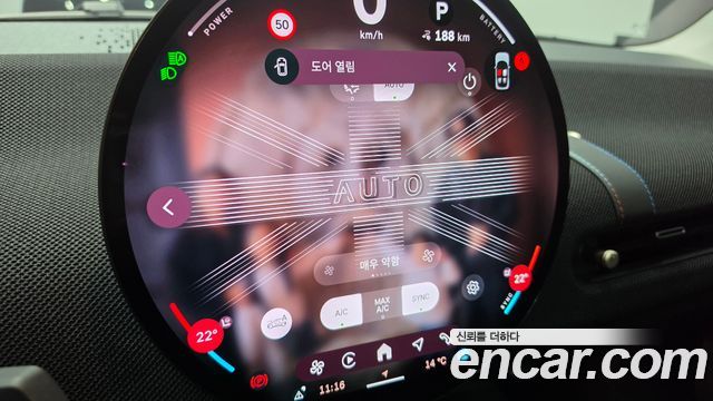 MINI Cooper Electric (IV) SE Classic 2024 — фото 17