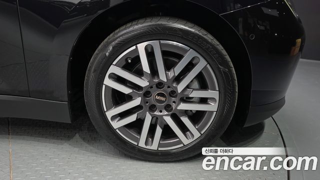 MINI Cooper Electric (IV) SE Classic 2024 — фото 21