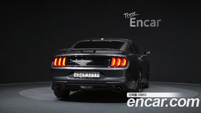 Ford Mustang Coupe 2019 — фото 4