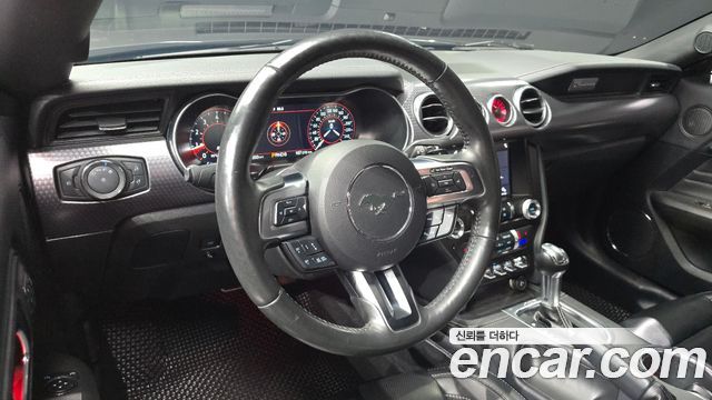 Ford Mustang Coupe 2019 — фото 13