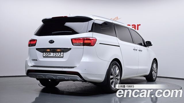 Kia Carnival 9-seater Noblesse 2015 — фото 2
