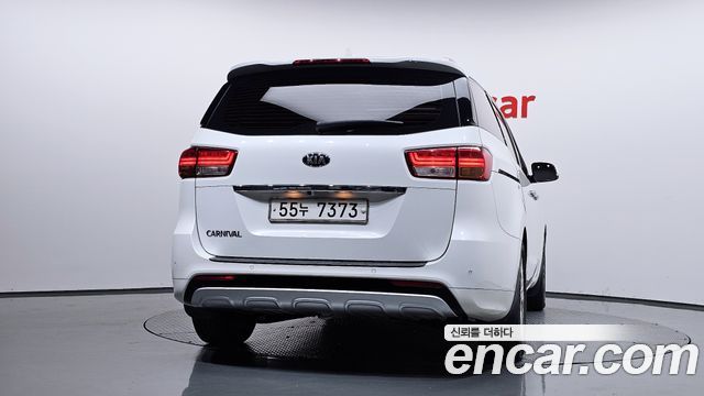 Kia Carnival 9-seater Noblesse 2015 — фото 4