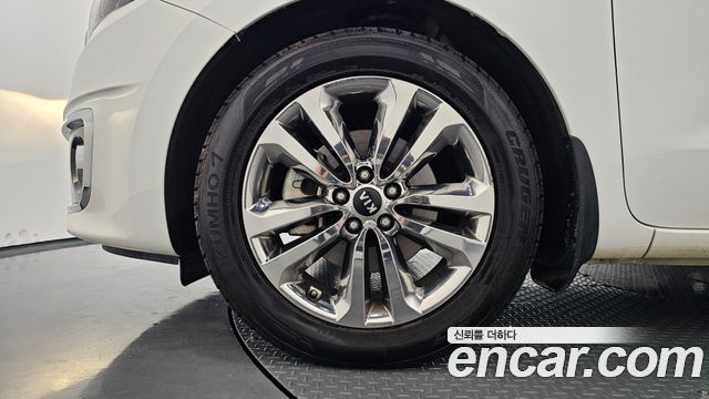 Kia Carnival 9-seater Noblesse 2015 — фото 5