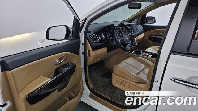 Kia Carnival 9-seater Noblesse 2015 — фото 10