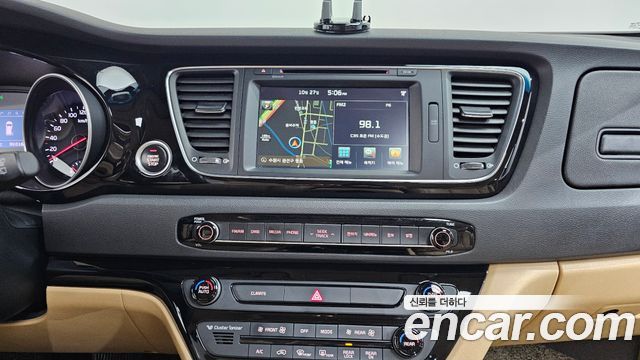 Kia Carnival 9-seater Noblesse 2015 — фото 12