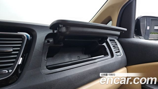 Kia Carnival 9-seater Noblesse 2015 — фото 15