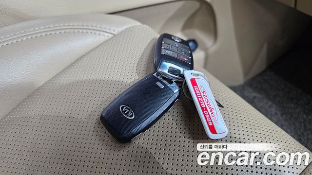 Kia Carnival 9-seater Noblesse 2015 — фото 17