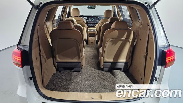 Kia Carnival 9-seater Noblesse 2015 — фото 20