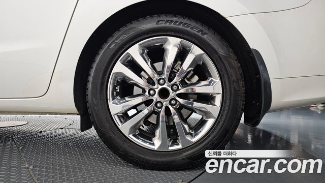 Kia Carnival 9-seater Noblesse 2015 — фото 21