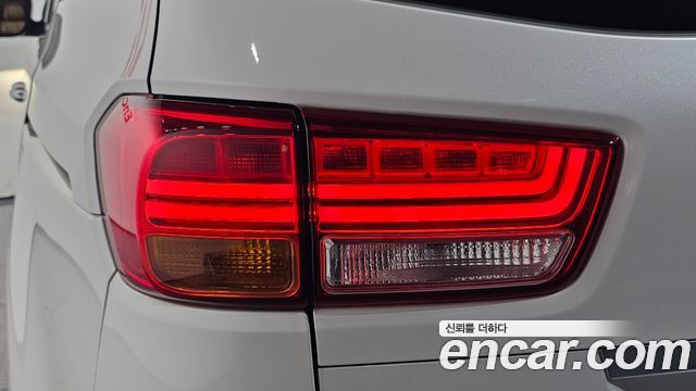 Kia Carnival 9-seater Noblesse 2015 — фото 23
