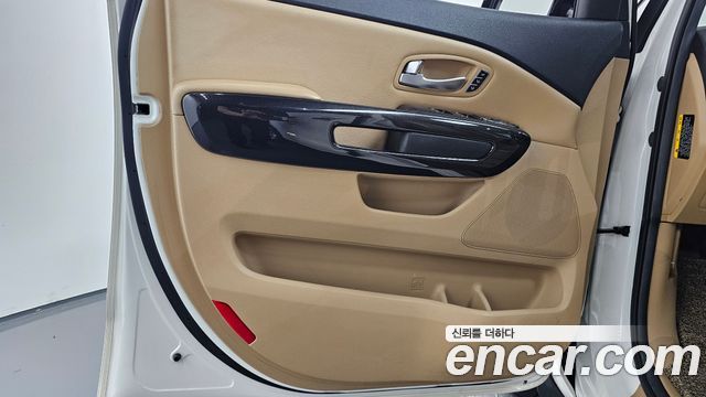 Kia Carnival 9-seater Noblesse 2015 — фото 24
