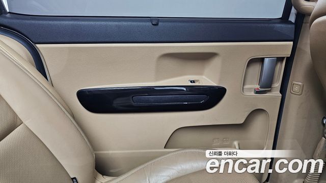 Kia Carnival 9-seater Noblesse 2015 — фото 25