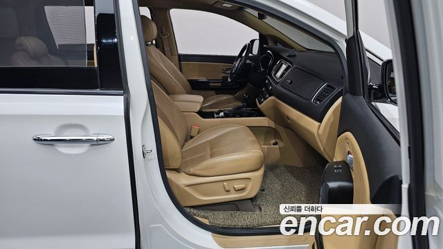 Kia Carnival 9-seater Noblesse 2015 — фото 26