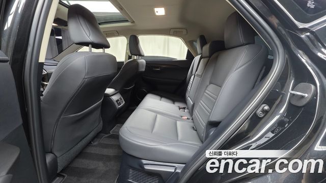 Lexus NX300h Supreme 2021 — фото 12