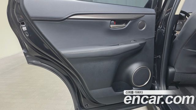 Lexus NX300h Supreme 2021 — фото 25