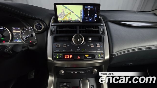 Lexus NX300h Supreme 2021 — фото 27
