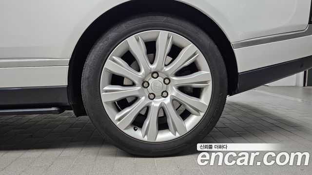 Land Rover Range Rover (IV) 4.4 SDV8 Vogue SE DIESEL 2017 — фото 21