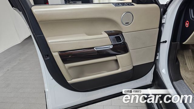 Land Rover Range Rover (IV) 4.4 SDV8 Vogue SE DIESEL 2017 — фото 24