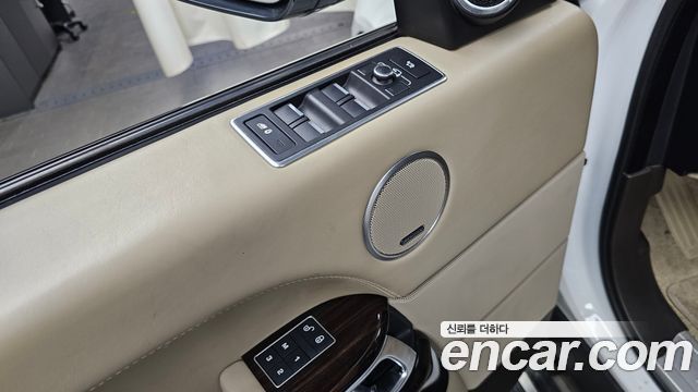 Land Rover Range Rover (IV) 4.4 SDV8 Vogue SE DIESEL 2017 — фото 29