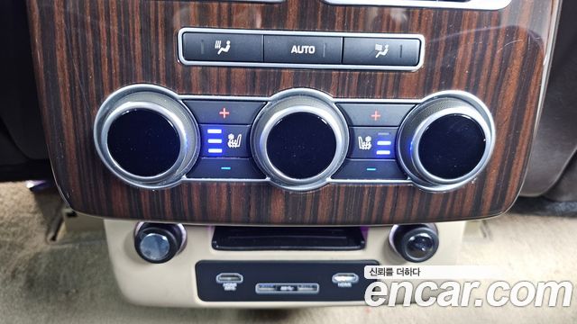 Land Rover Range Rover (IV) 4.4 SDV8 Vogue SE DIESEL 2017 — фото 31