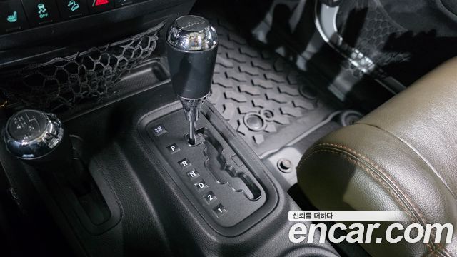 Jeep Wrangler (JK) 3.8 70th Anniversary 2011 — фото 9