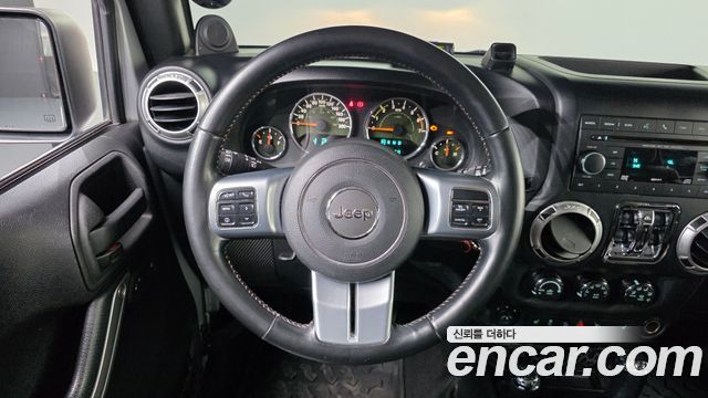 Jeep Wrangler (JK) 3.8 70th Anniversary 2011 — фото 13