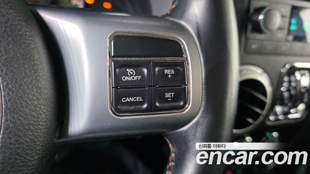 Jeep Wrangler (JK) 3.8 70th Anniversary 2011 — фото 17