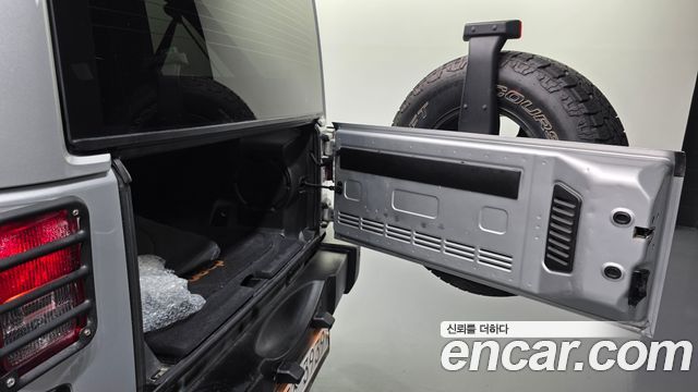 Jeep Wrangler (JK) 3.8 70th Anniversary 2011 — фото 20