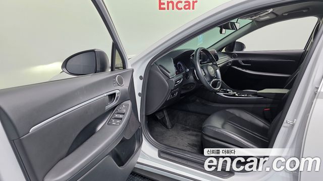 Hyundai Sonata (DN8) 2.0 Premium Family 2021 — фото 10