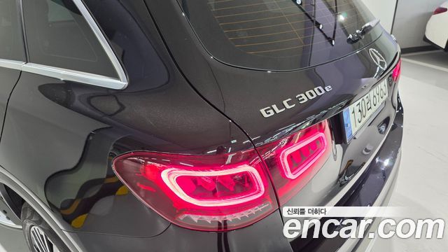 Mercedes-Benz GLC-Class (X253) GLC300e 4MATIC 2021 — фото 16