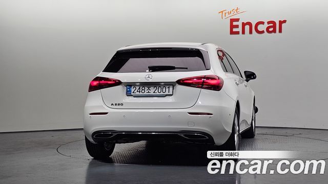 Mercedes-Benz A-Class (W177) A220 Hatchback 2024 — фото 4