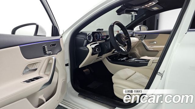 Mercedes-Benz A-Class (W177) A220 Hatchback 2024 — фото 10