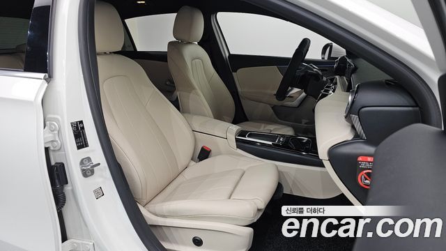 Mercedes-Benz A-Class (W177) A220 Hatchback 2024 — фото 11