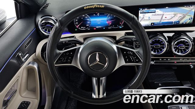 Mercedes-Benz A-Class (W177) A220 Hatchback 2024 — фото 15
