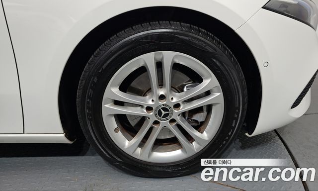 Mercedes-Benz A-Class (W177) A220 Hatchback 2024 — фото 21