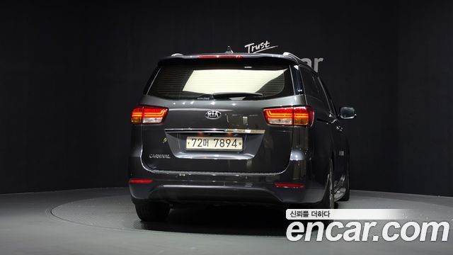 Kia Carnival 11-seater Prestige 2018 — фото 4