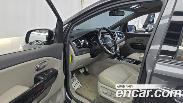 Kia Carnival 11-seater Prestige 2018 — фото 10