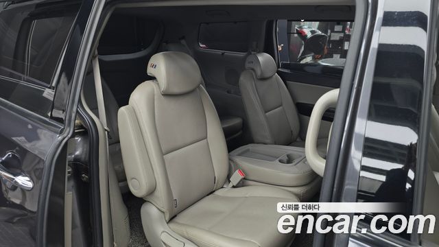 Kia Carnival 11-seater Prestige 2018 — фото 11