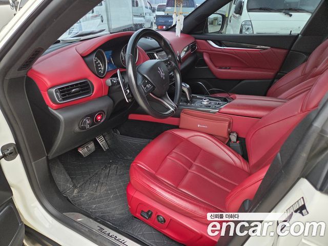 Maserati Levante 3.0 AWD GranSport 2019 — фото 8