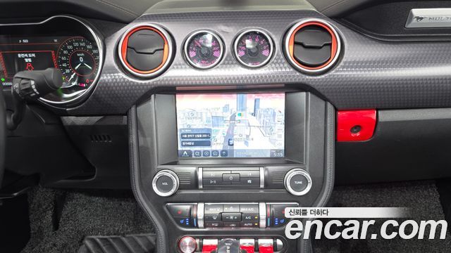 Ford Mustang GT Convertible 2019 — фото 12