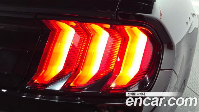 Ford Mustang GT Convertible 2019 — фото 23