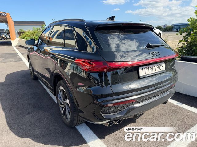 Audi Q5 (80A) 40 TDI Quattro S Line Black Edition 2025 — фото 2