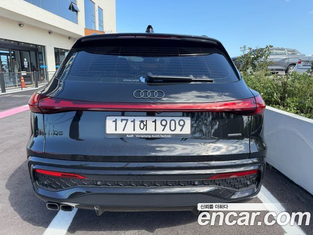 Audi Q5 (80A) 40 TDI Quattro S Line Black Edition 2025 — фото 4